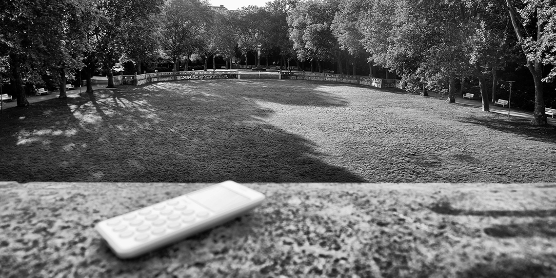 Punkt mp02 light grey next to a garden
