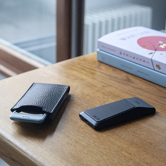 Punkt. - MP02 + neue Handyhülle aus Leder: Kräftig sparen mit Produktpaketen.